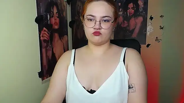Snapshot of RinaRiii chatting on 05-17-26, 12:12 RinaRiii online show from 05-17-26, 12:12