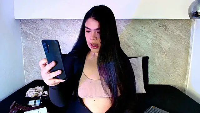 Snapshot of Emma__becket1 chatting on 05-13-26, 01:36 Emma becket1 online show from 05-13-26, 01:36