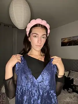 AdrianaSolerr online show from 05-02-26, 07:41