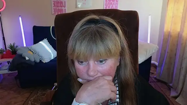 Melania Cook online show from 05-15-26, 02:35