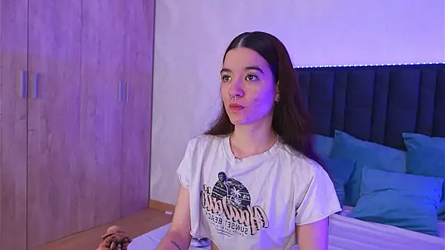 Snapshot of LucyFlame chatting on 06-08-26, 04:02 LucyFlame online show from 06-08-26, 04:02