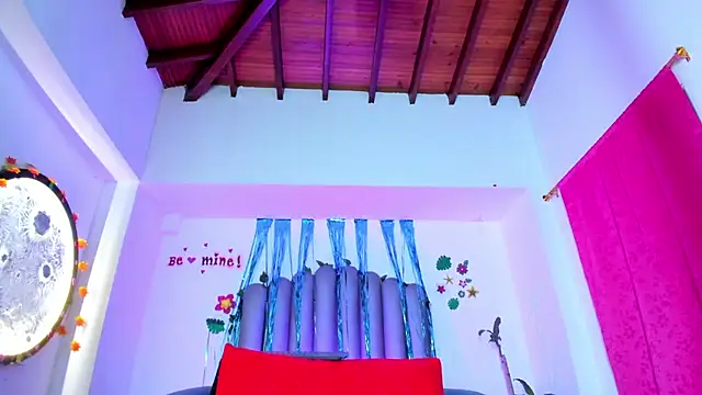 vaneloppe 23 online show from 05-03-26, 04:07