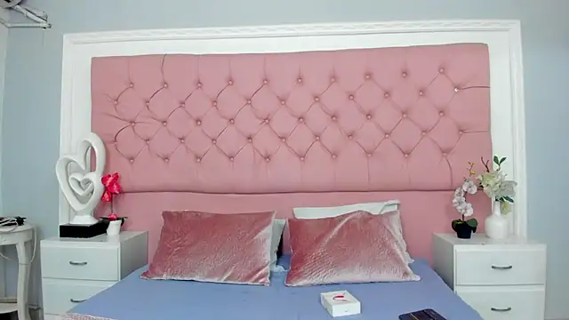 Snapshot of SarahDoll__ chatting on 06-17-26, 01:56 SarahDoll online show from 06-17-26, 01:56