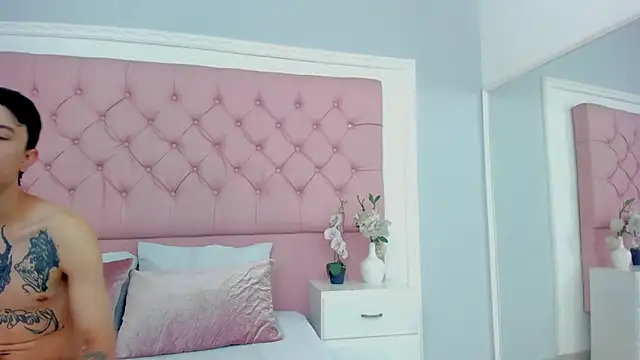 Snapshot of SarahDoll__ chatting on 06-25-26, 01:48 SarahDoll online show from 06-25-26, 01:48