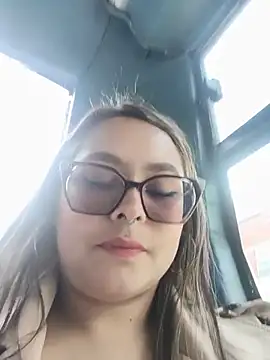 Kendall 37 online show from 05-19-26, 03:18
