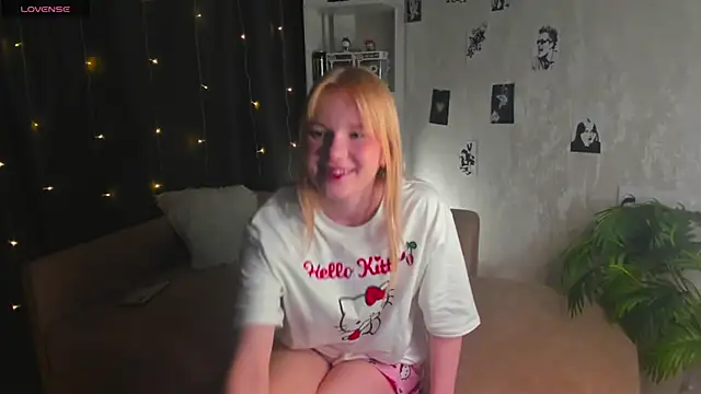 Snapshot of KoriMurden chatting on 05-06-26, 05:40 KoriMurden online show from 05-06-26, 05:40