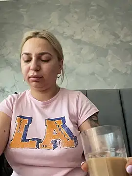 AmandaSnack online show from 05-27-26, 04:20