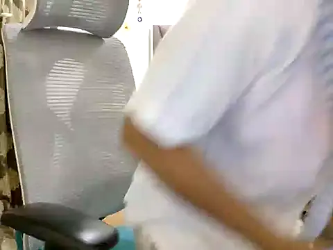 Snapshot of DR_Salini chatting on 05-12-26, 03:31 DR Salini online show from 05-12-26, 03:31