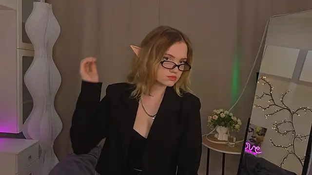 VallieFugate online show from 05-25-26, 06:08