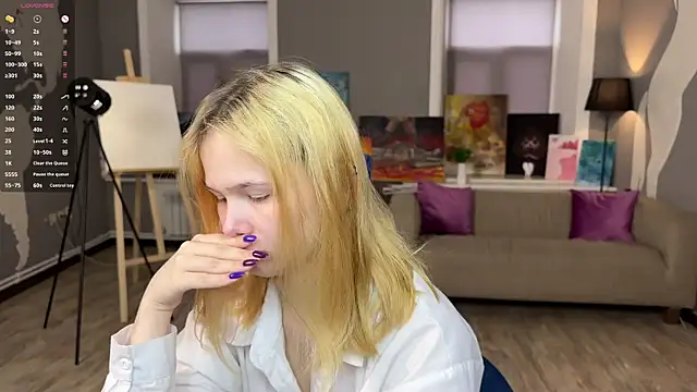 MoonF0xy online show from 05-11-26, 01:28
