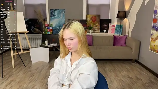 MoonF0xy online show from 05-11-26, 02:45