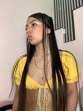 Snapshot of Julieth_ec chatting on 05-22-26, 12:22 Julieth ec online show from 05-22-26, 12:22