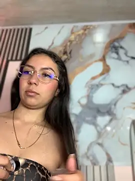 Snapshot of Julieth_ec chatting on 05-27-26, 12:24 Julieth ec online show from 05-27-26, 12:24