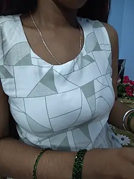 Snapshot of Menaxi_Baby7 chatting on 07-28-26, 02:35 Menaxi Baby7 online show from 07-28-26, 02:35