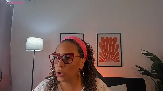 Snapshot of Eva-Millss chatting on 05-14-26, 08:04 Eva-Millss online show from 05-14-26, 08:04