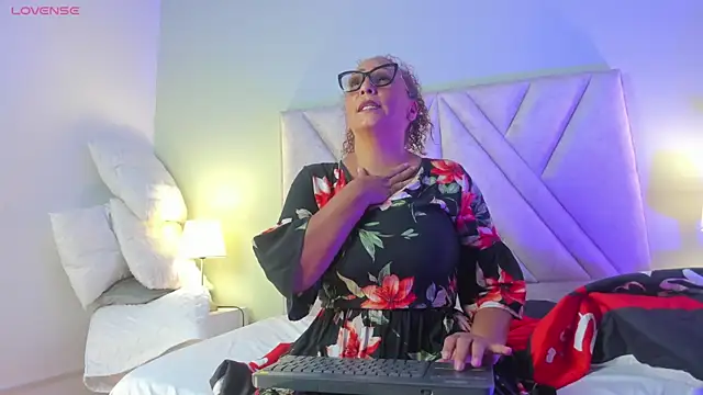 Eva-Millss online show from 07-17-26, 08:35