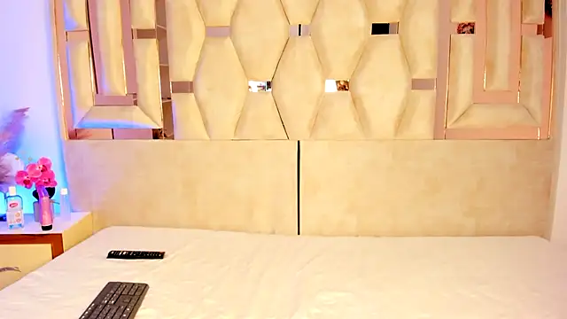 Trixie Fox online show from 05-21-26, 07:54