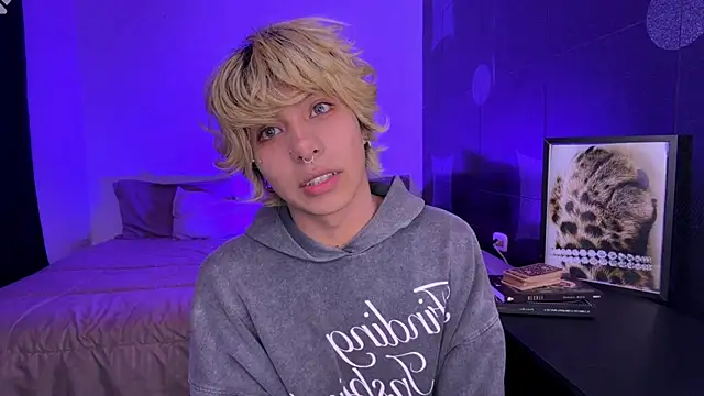 Aronn 44 online show from 05-15-26, 01:45