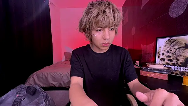 Aronn 44 online show from 05-24-26, 05:40