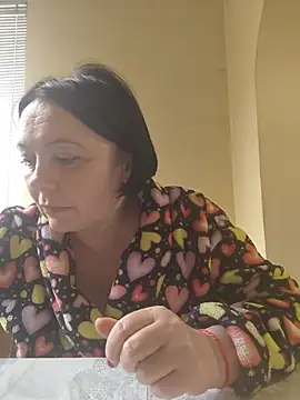 Snapshot of EmmaEmmy40 chatting on 06-17-26, 05:14 EmmaEmmy40 online show from 06-17-26, 05:14