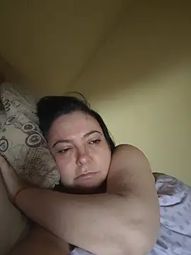Snapshot of EmmaEmmy40 chatting on 06-19-26, 03:11 EmmaEmmy40 online show from 06-19-26, 03:11