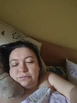 Snapshot of EmmaEmmy40 chatting on 06-20-26, 04:04 EmmaEmmy40 online show from 06-20-26, 04:04