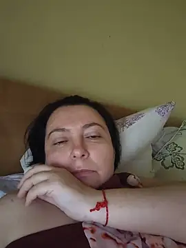 Snapshot of EmmaEmmy40 chatting on 06-21-26, 12:41 EmmaEmmy40 online show from 06-21-26, 12:41