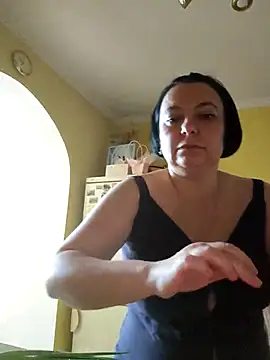 Snapshot of EmmaEmmy40 chatting on 06-24-26, 03:44 EmmaEmmy40 online show from 06-24-26, 03:44