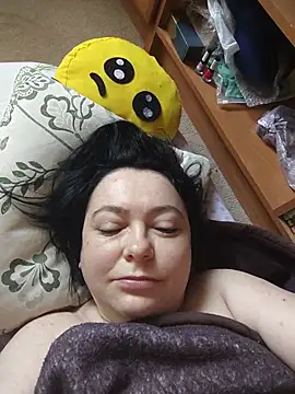 Snapshot of EmmaEmmy40 chatting on 06-25-26, 04:12 EmmaEmmy40 online show from 06-25-26, 04:12