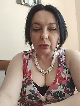 Snapshot of EmmaEmmy40 chatting on 06-25-26, 10:31 EmmaEmmy40 online show from 06-25-26, 10:31