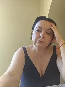 Snapshot of EmmaEmmy40 chatting on 06-27-26, 03:17 EmmaEmmy40 online show from 06-27-26, 03:17