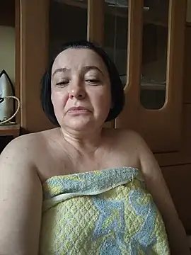 Snapshot of EmmaEmmy40 chatting on 06-30-26, 04:41 EmmaEmmy40 online show from 06-30-26, 04:41