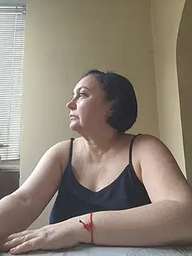 Snapshot of EmmaEmmy40 chatting on 07-02-26, 04:02 EmmaEmmy40 online show from 07-02-26, 04:02