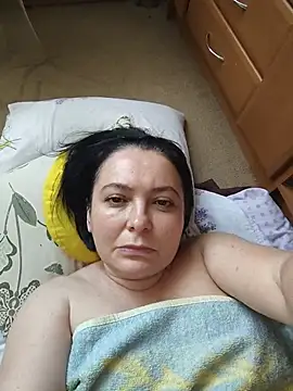 Snapshot of EmmaEmmy40 chatting on 07-06-26, 02:14 EmmaEmmy40 online show from 07-06-26, 02:14