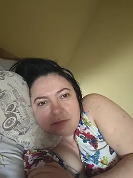 Snapshot of EmmaEmmy40 chatting on 07-16-26, 03:56 EmmaEmmy40 online show from 07-16-26, 03:56