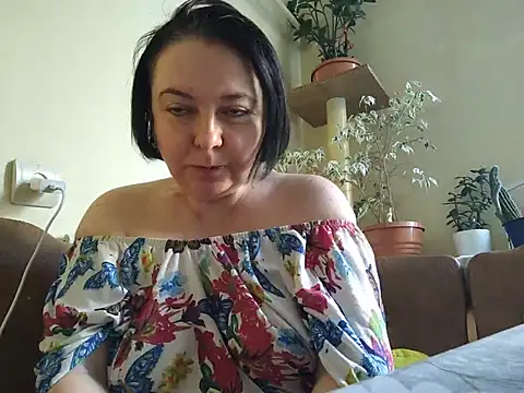 Snapshot of EmmaEmmy40 chatting on 07-17-26, 04:12 EmmaEmmy40 online show from 07-17-26, 04:12
