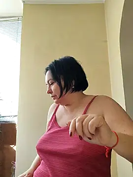Snapshot of EmmaEmmy40 chatting on 07-26-26, 04:53 EmmaEmmy40 online show from 07-26-26, 04:53
