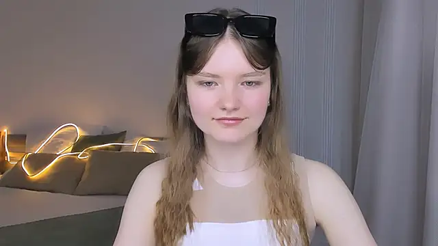 LookEva online show from 05-24-26, 03:22