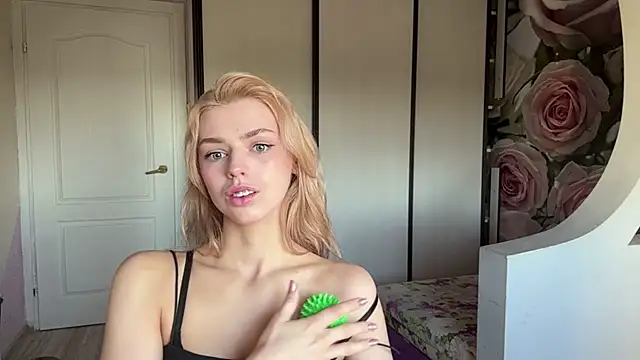 ScarlettRosy online show from 05-14-26, 03:46