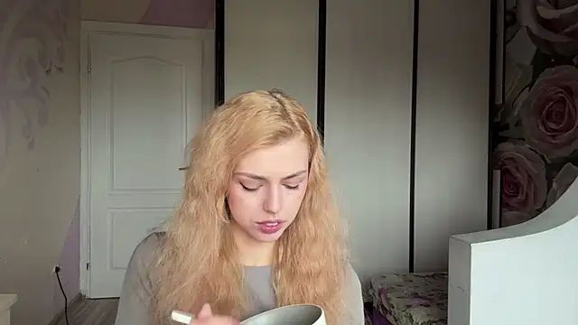 ScarlettRosy online show from 05-18-26, 03:46