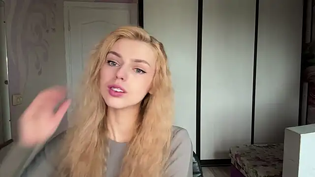 ScarlettRosy online show from 05-18-26, 04:07