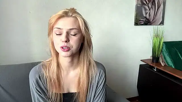 ScarlettRosy online show from 05-28-26, 04:10