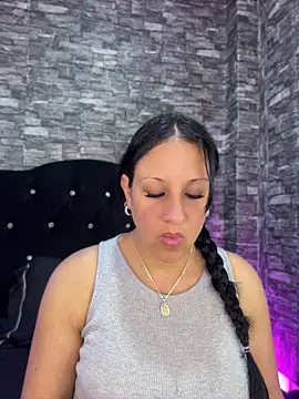 Snapshot of Cloe-Fire chatting on 05-09-26, 11:15 Cloe-Fire online show from 05-09-26, 11:15