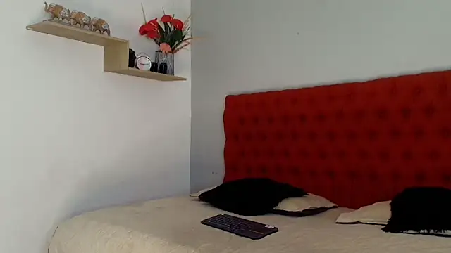 Hilary caicedo online show from 05-08-26, 11:59
