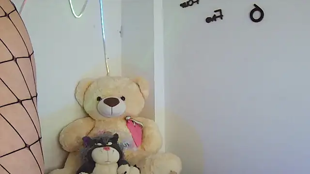 Snapshot of Sara_Blum chatting on 05-14-26, 03:24 Sara Blum online show from 05-14-26, 03:24