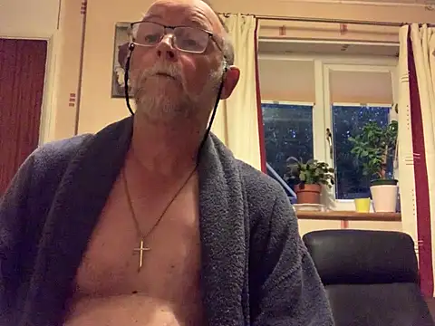 Moonraker64 online show from 08-05-26, 04:37