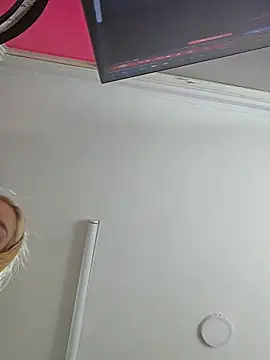 Snapshot of noah_ec chatting on 05-19-26, 06:58 noah ec online show from 05-19-26, 06:58