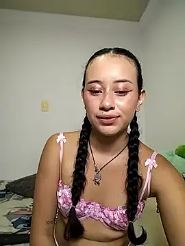 Snapshot of L0lita_Emi12 chatting on 05-17-26, 12:19 L0lita Emi12 online show from 05-17-26, 12:19