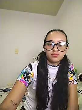 Snapshot of L0lita_Emi12 chatting on 05-19-26, 11:05 L0lita Emi12 online show from 05-19-26, 11:05