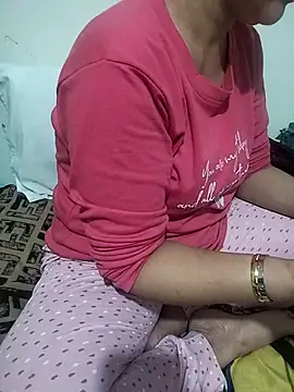 Snapshot of amira567 chatting on 05-17-26, 05:31 amira567 online show from 05-17-26, 05:31